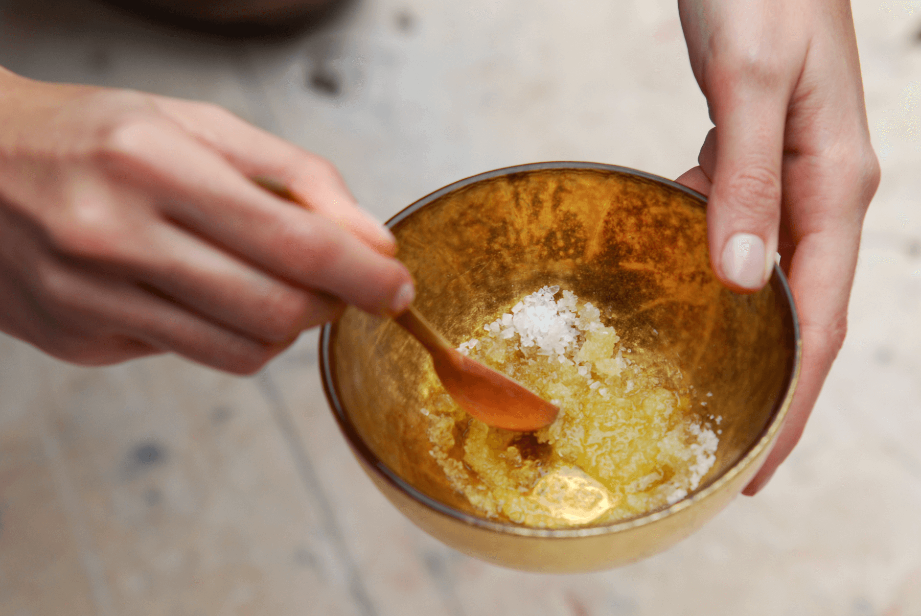 Gommage facile pour les pieds maison : mon petit guide complet